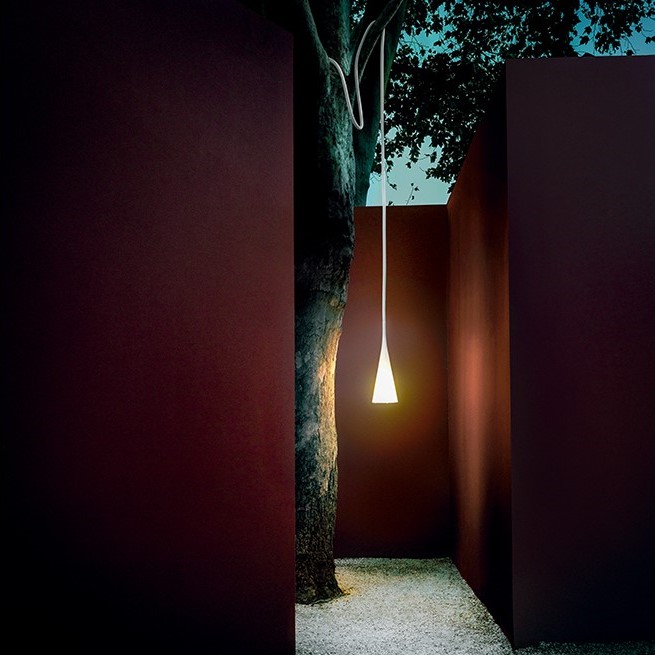 lampade di design per illuminare gli spazi esterni UTO OUTDOOR Foscarini